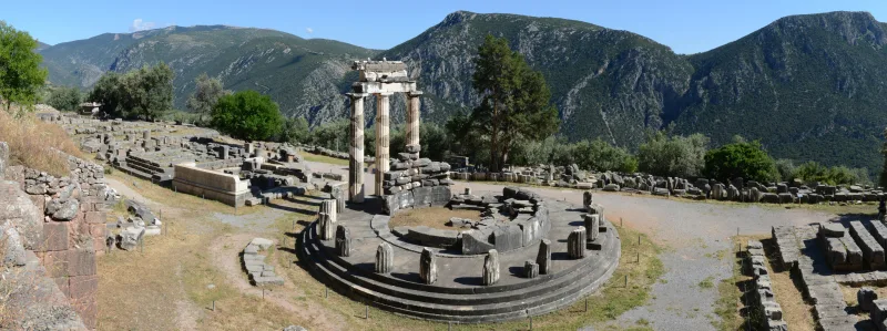 Delphi, the navel of the Earth